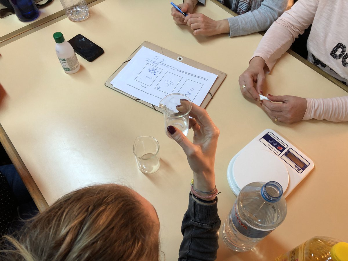 msole124's tweet photo. Segona sessió de formació STEAM a Mora la Nova.
Un passeig per les lletres STEAM amb quatre racons per experimentar.
#formaciosteam #STEM @JMAlbiac @juliadeflix @Raquelssanse https://t.co/yxHHfWfkdj