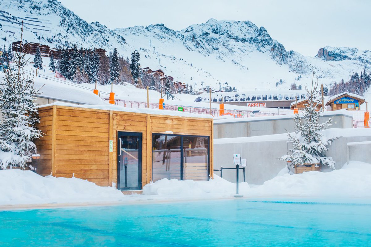 🎿 AU CŒUR DES MONTAGNES 🎿 
Magic Pool vous accueille cet hiver pour une escale magique en plein cœur de la station de <a href="/LaPlagne/">La Plagne</a> ! Profitez de la vue panoramique imprenable sur les montagnes enneigées pour un dépaysement le plus complet. ow.ly/aRy450ycMRp