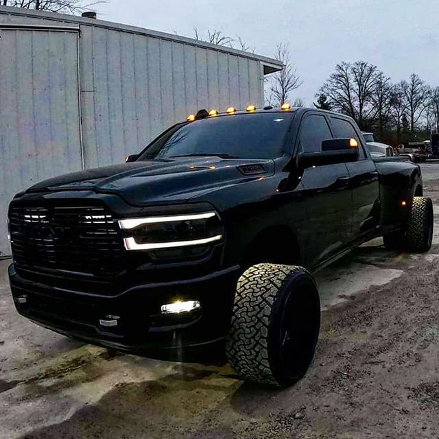 Murdered out 5th Gen! 😈 @twinturbo6.7
TruckDaily.com ift.tt/2GSNmib