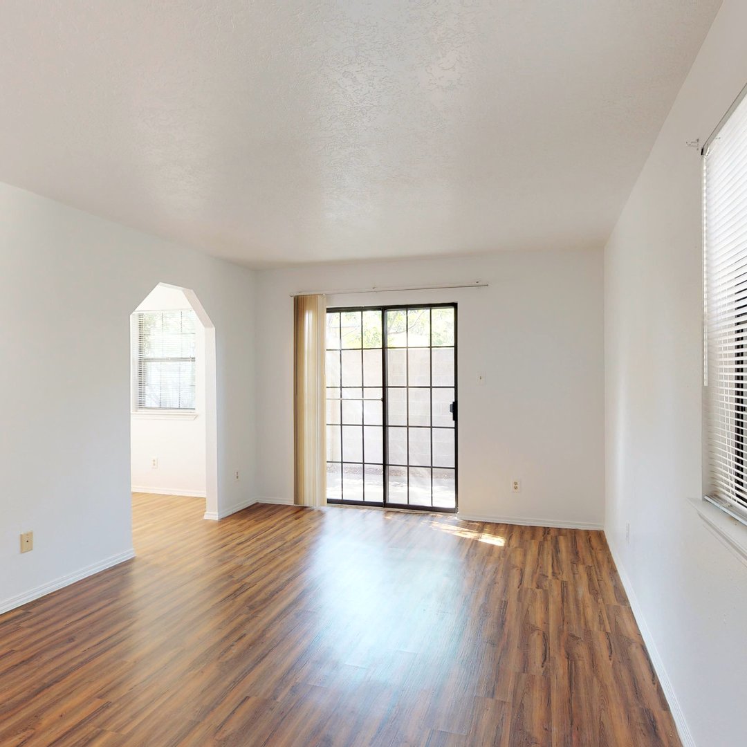 MaddoxMgmt's tweet photo. This newly-renovated first-floor apartment is now available! Enjoy sunny, open living with plenty of storage, beautiful hardwood floors, and granite counter tops! 

https://t.co/SnnTcgZiWb

#ForLease #ABQLiving https://t.co/elgjPfHyLf