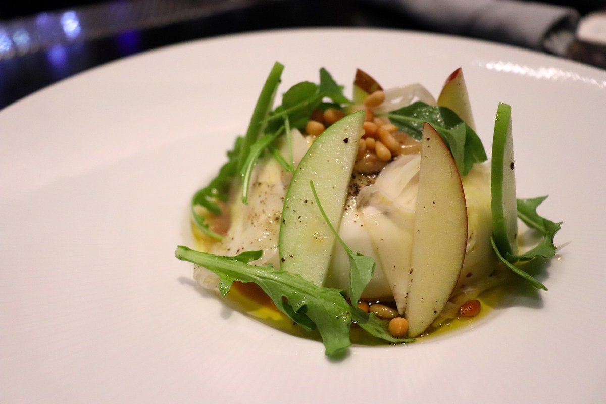 More cheese, please! Our burrata is sure to put a smile on your face. Come give it a try during Happy Hour! 🤤