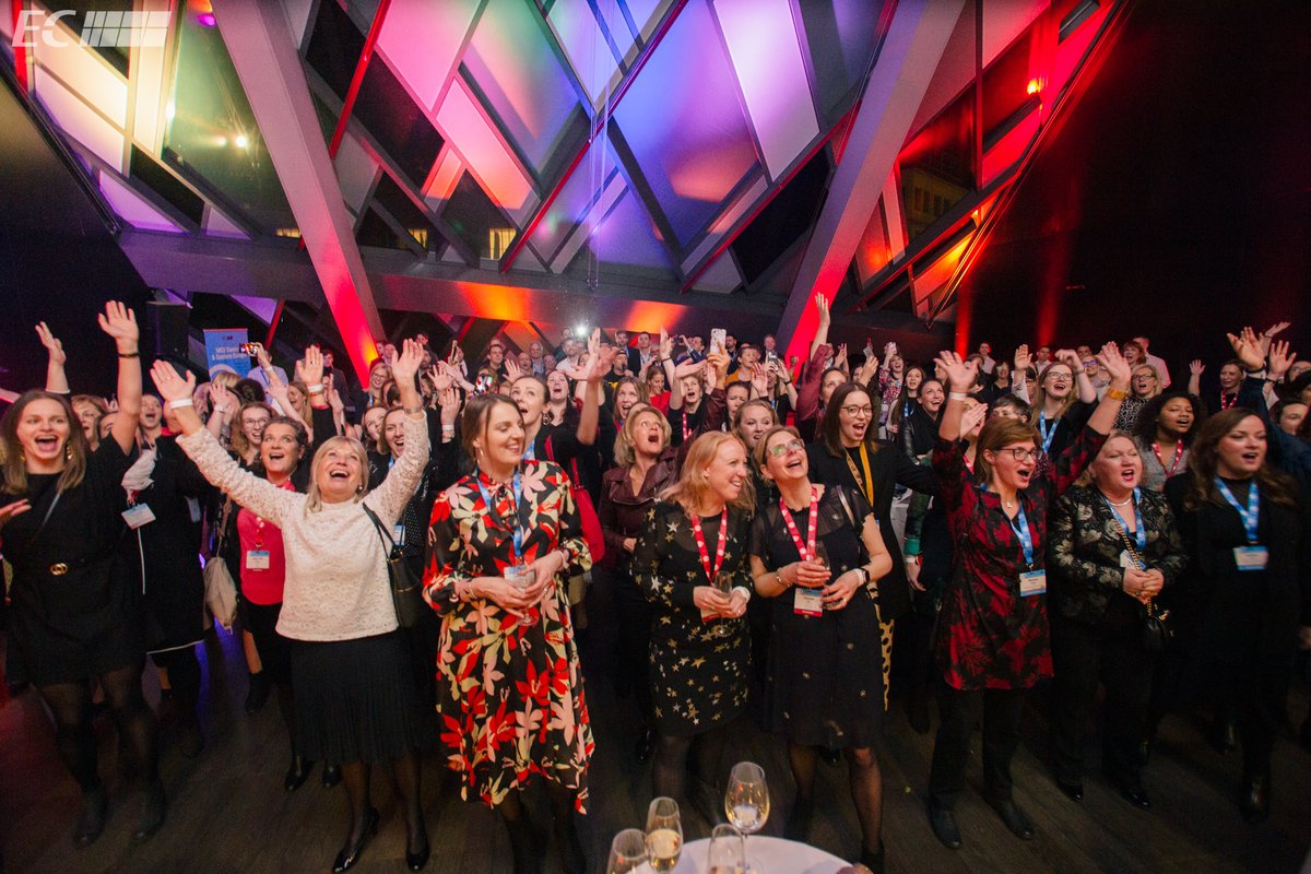 EuropeCongress's tweet photo. After the whole day of #meetings, #keynotes, and #networking the team of @SO_VIENNA amazed all the #MCEvienna participants with their fantastic hospitality and a marvelous dinner night! WOW! That was something special!

#meetingprofs #eventprofs #eventplanner #SOvienna #DasLoft https://t.co/xJj8qKM0Wj