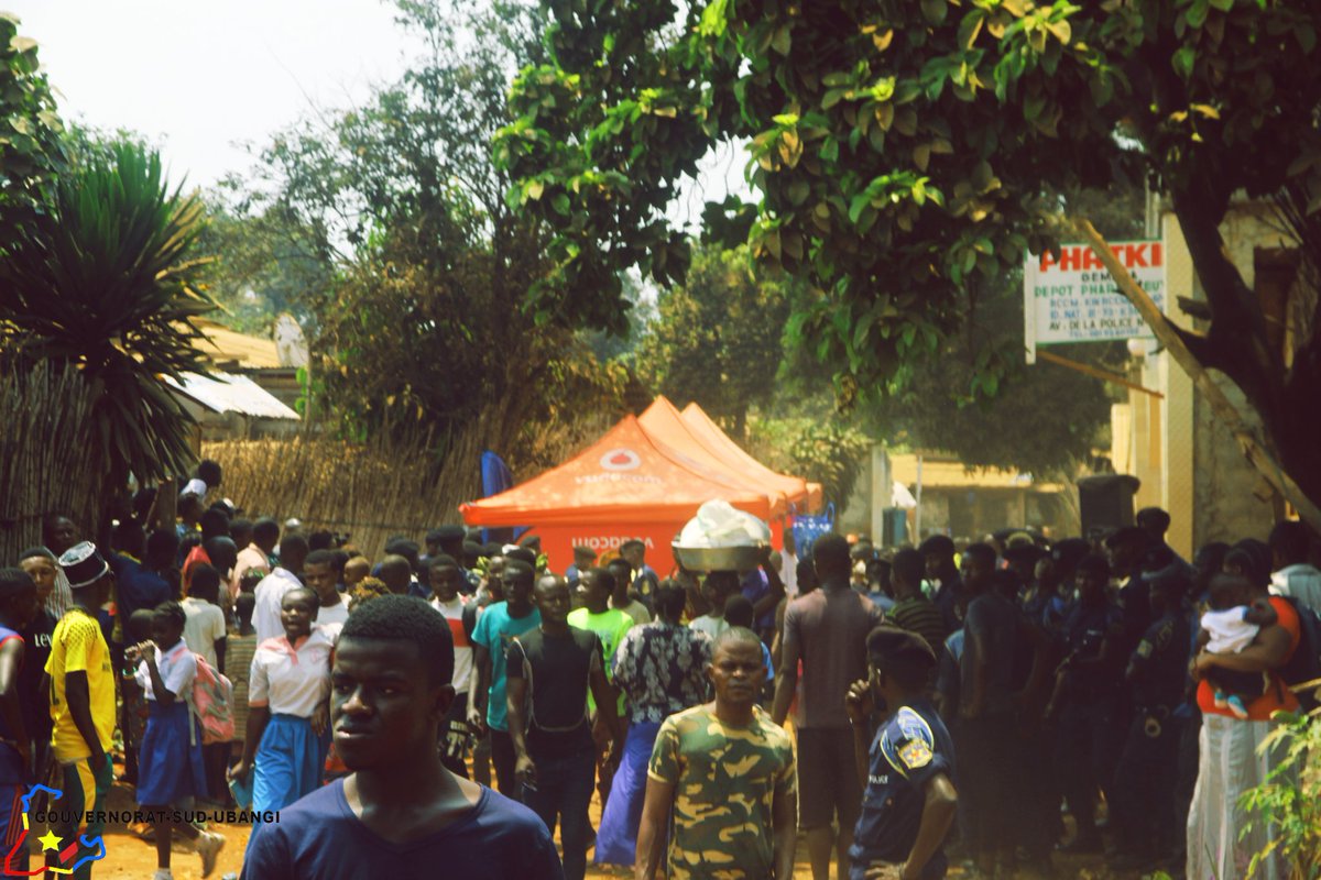 de_province's tweet photo. #Sud-Ubangi

~ Le @GouvMabenze, a inauguré les locaux de la société pharmaceutique #Phatkin qui s’est installée ds la province du Sud-Ubangi précisément à Gemena et va couvrir les besoins d hôpitaux et centres médicaux de toute la province.

" La reconstruction c’est maintenant" https://t.co/k21MjWR2zT