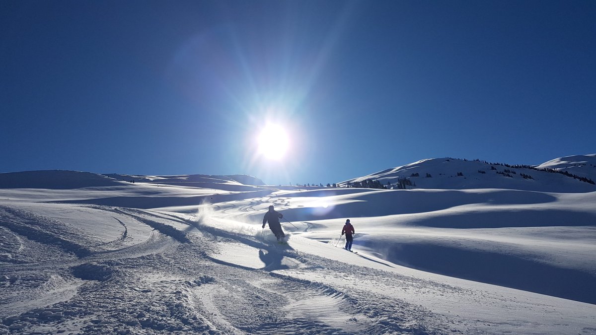 A clear day in the alpine allowed us to go out there and ski in some beautiful places. The snow was soft and very low density.

A beautiful day in the mountains!

Come join us >> ow.ly/w62O50ydic4