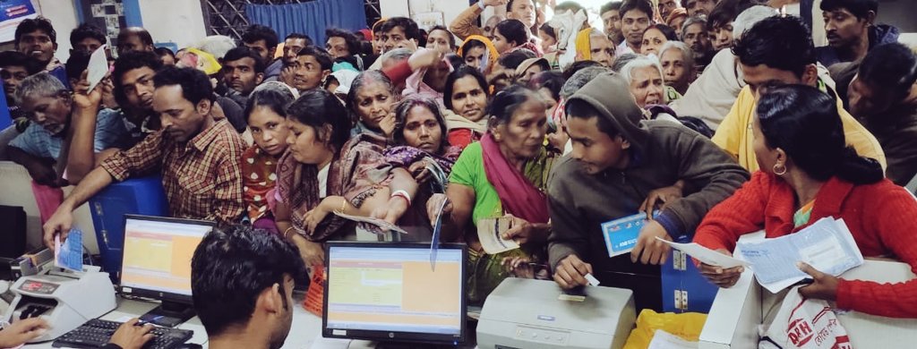 ramshankarsingh's tweet image. 100-50 रूपये वसूल करने के लिए भी हम सालों अपना बेहिसाब समय खराब करते रहे 

और कोई एक झटके में हमारे दशकों के मेहनत पर पानी फेर गया 

अमीरों के 80,893 करोड़ माफ और बैंक कामगारों के लिए न सम्मानजनक वेतन वृद्धि न #5daysbanking 

@PMOIndia @narendramodi_in @FinMinIndia @aajtak @ndtv