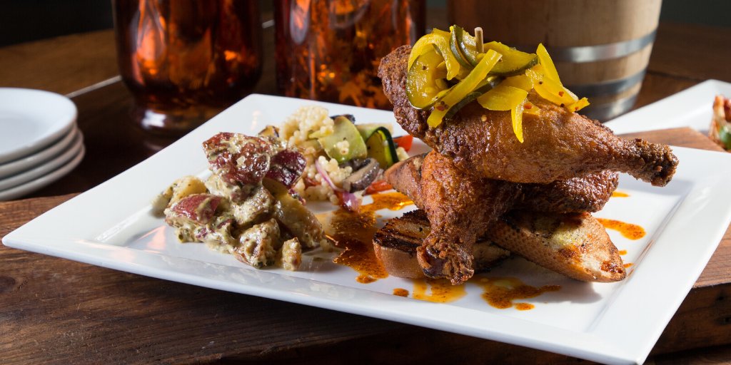 kcoriginals's tweet photo. Fried &amp; crispy, sweet &amp; spicy 🔥🍗
A stack of @thejacobsonkc's Nashville Hot Chicken is what we're craving today. https://t.co/nnKB4NvIrF