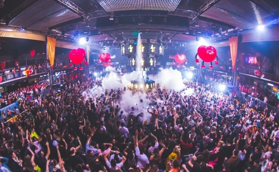 fabrikdiscoteca's tweet photo. “RT” si este sábado bailamos aquí 👈🏻 #MegaPanic https://t.co/xuXdPKyXFl