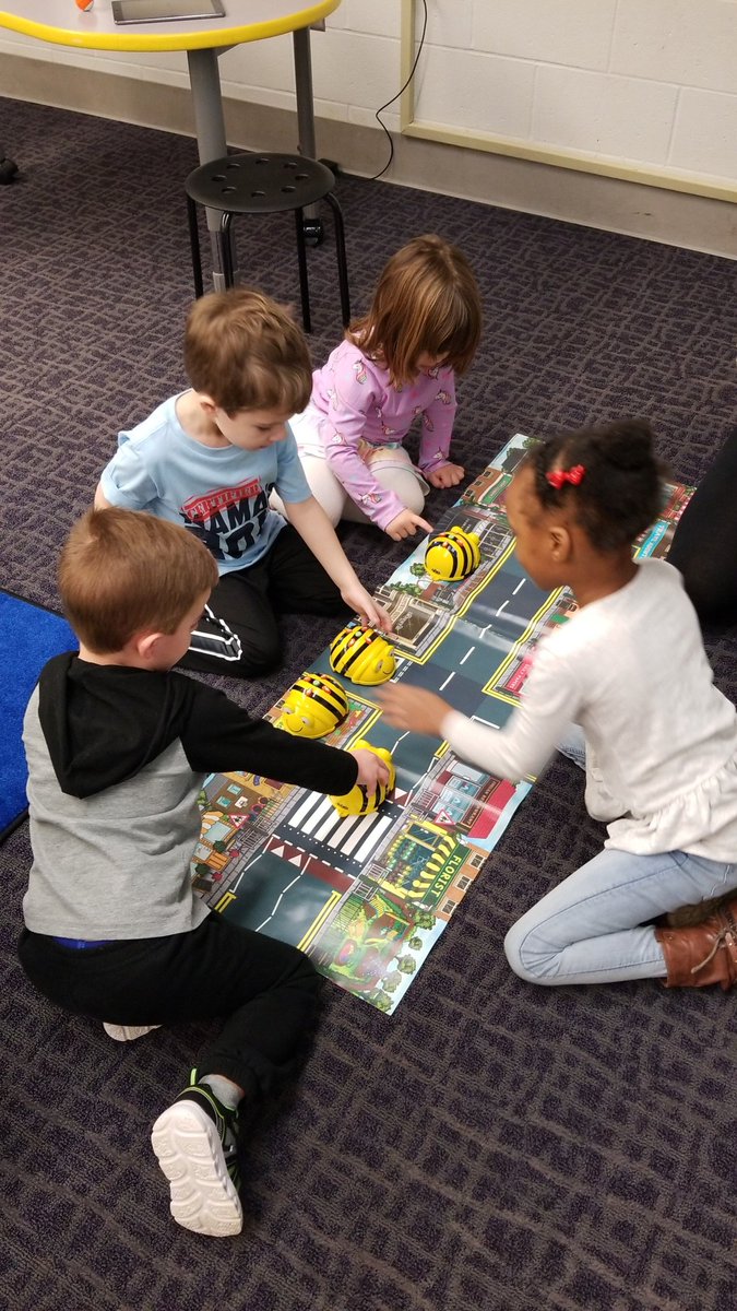 Central_LC's tweet photo. Preschool is having fun with coding! #inthelc #celearns https://t.co/6SiVTtgIHq