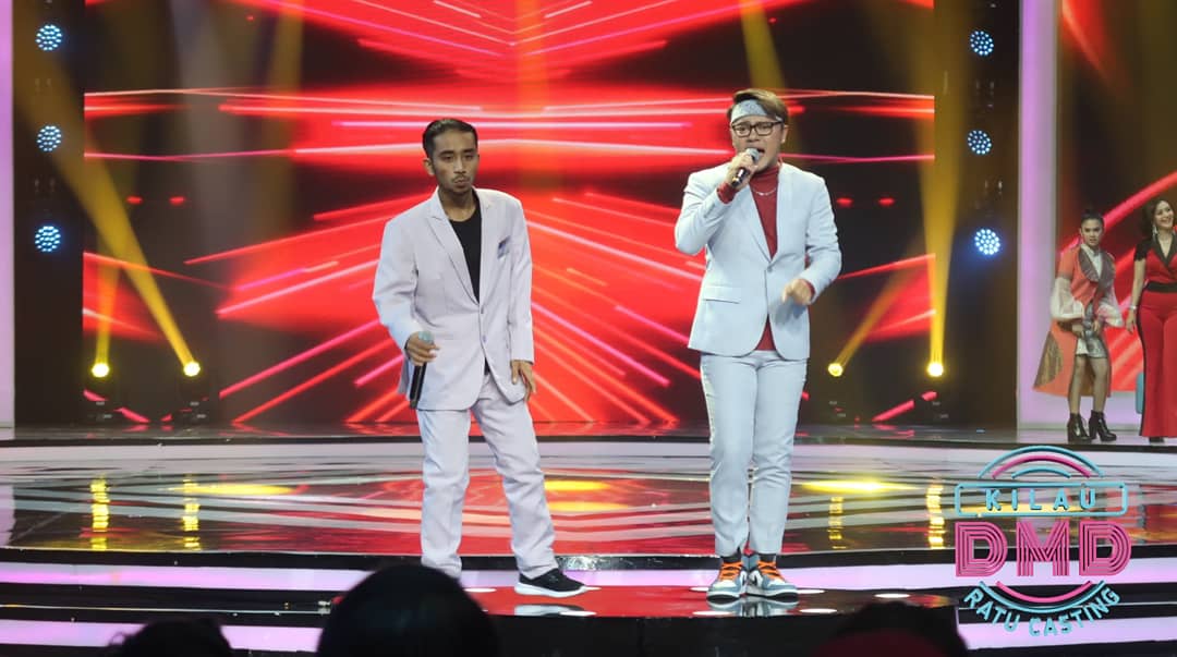 dmdmnctv's tweet photo. KEREEN!! AGEN Danang DUET BARENG PESERTA ASAL MEDAN!!
•
Agen Joel Kriwil juga gak mau kalah dong! Kalau kamu team mana nih, #TeamDanang atau #TeamKriwil ?
•
Nonton #KilauDMDRatuCasting live di MNCTV atau di @RCTIPlus https://t.co/IxXYCtyUhI