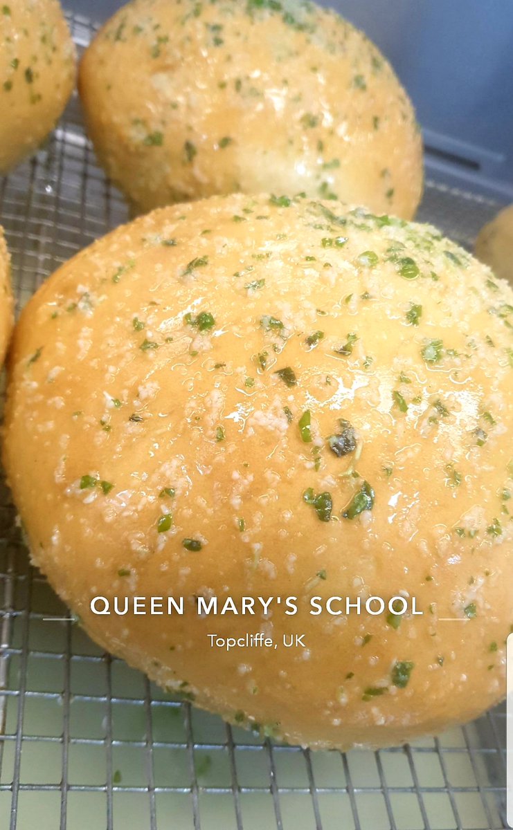 Love a day on pastry! Some lush garlic bread 👌<a href="/chefbenji64/">Ben Cook</a> <a href="/OliCullers/">Oli Cullingworth</a> <a href="/Rachael48432853/">Rachael Wilson</a> <a href="/HolroydHowe/">Holroyd Howe</a>