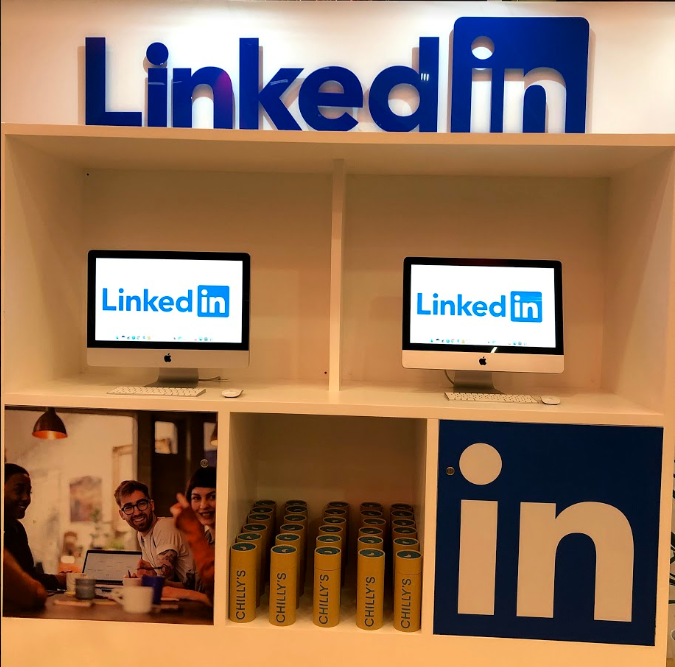 VerveLiveAgency's tweet photo. We worked with the @LinkedIn Marketing Team to build a bespoke stand for the HRD Summit in Birmingham. The event takes place on the 4th &amp; 5th of February, and attendees can chat with the experts and demo some of the company's talent tools. #LinkedIn #HRDSummit https://t.co/pzTpNq9iym