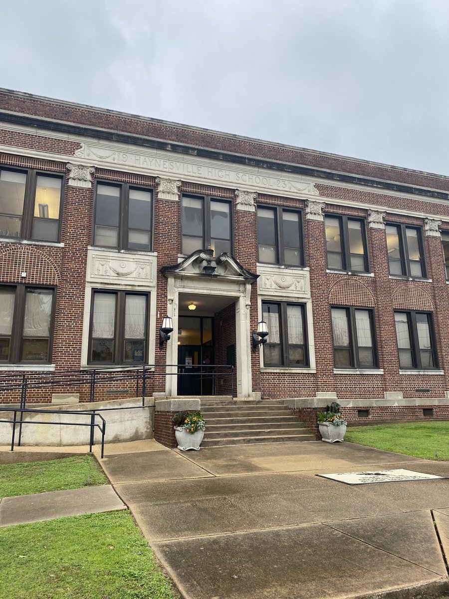 willanglin13's tweet photo. LOTS of excitement around @LC_ftball Still looking for the next great Wildcat! #LCommitment #ClawsUp #NLA @drewmaddox8 @Coach_Vince_ https://t.co/4VRoo8Iuo9