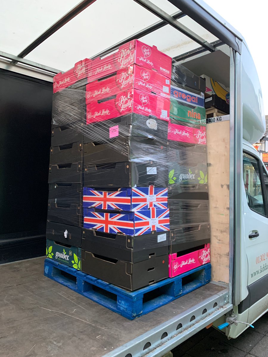 Another pallet of boxes from our retails stalls that will be reused again and again for our fresh fruit at work boxes. 

#recycle  #ecofriendly #recycling #plasticfree #fruit # #rotherham #doncaster #sheffield #healthyoffice #employeewellbeing #wellnesswednesday  #freshfruit