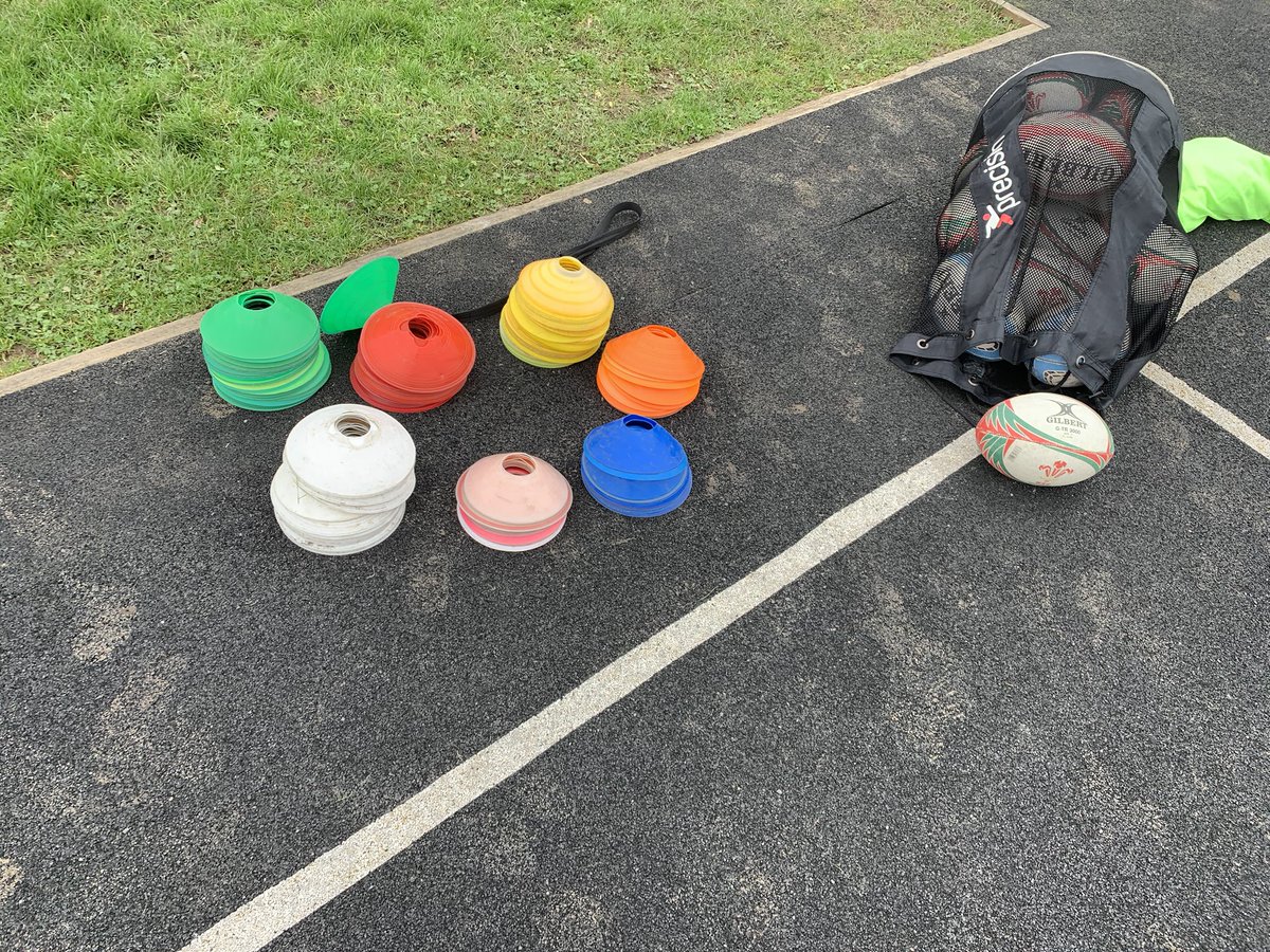 HowellsJac's tweet image. Cold morning and afternoon in Carmarthen today, warming to still see a smile on the children’s faces #NAW2020 @WRU_Scarlets @WRU_Community