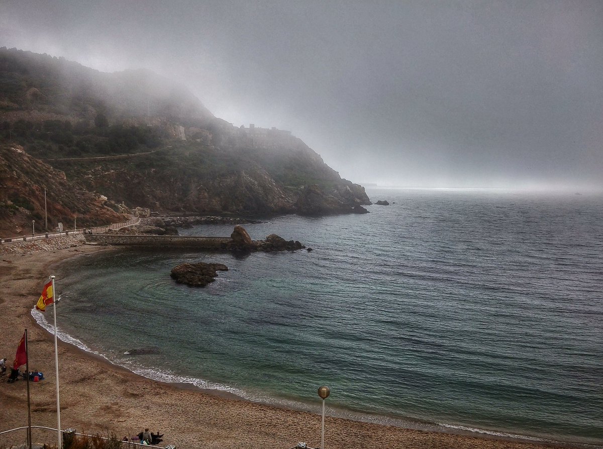 DanielGranadosF's tweet photo. En #Cartagena le llamamos #boria. Se dice que el mar entra en la ciudad. Es capaz de bajar la temperatura 8 grados. Ha sido al mediodía, lo que la convierte en un verdadero espectáculo de la naturaleza. 
Nuestra geografía es privilegiada. No estamos a la altura. https://t.co/AJ2lMtDcEX