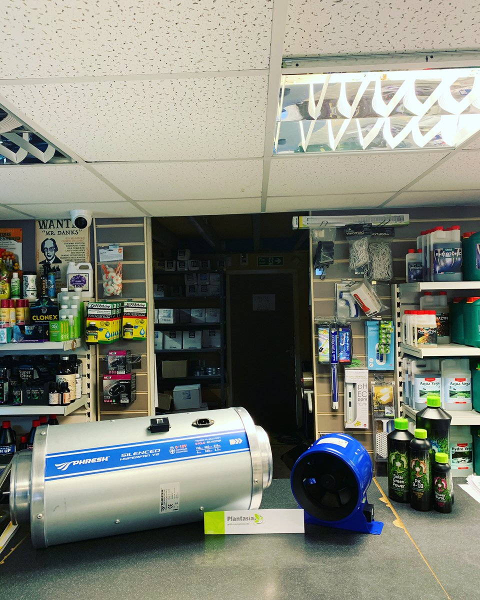 UkPhresh's tweet photo. @Plantasia_Shop having a good look at the new Hyperfan V2 and Hyperfan Stealth V2!! #Believethehype #Smallbutmighty 
#Bigthingsinsmallpackages #theog #hyperfan #phresh #phreshfilters #carbon #carbonfilter #filters #ukgrowers #uk420 #hydroponics #ukhydro #growerschoice #growshop https://t.co/raVAOieF8J