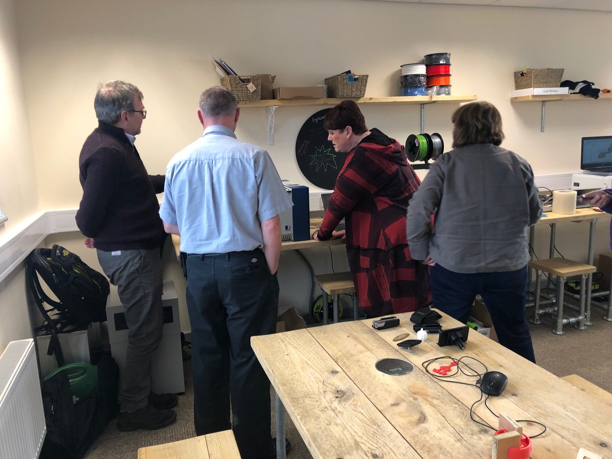 M_SParc's tweet photo. First event for #ontour @Conglmeinciau Botwnnog!
Introduction to Maker-Space with @wyn_griffith! The group had a go on the laser, vinyl cutter and heat presses! plenty more opportunities to come and have a go 👍
This session was delivered in partnership with @HwbMenter #arfor https://t.co/qbixc6WVXM