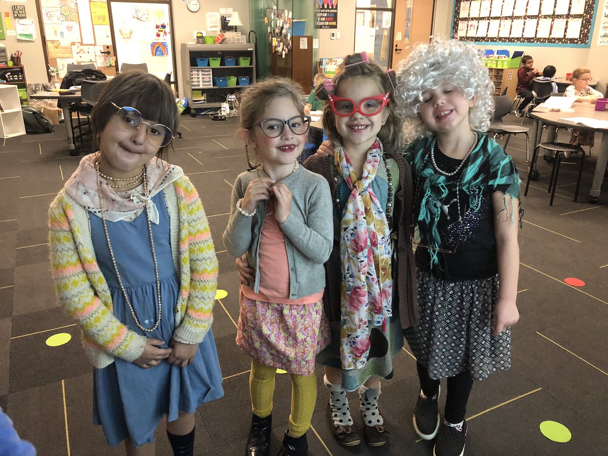 KSmithSidekicks's tweet photo. Celebrating 100 days of kindergarten!! #cankinder #becannonproud @canSTEM https://t.co/g3ypkUJWE2