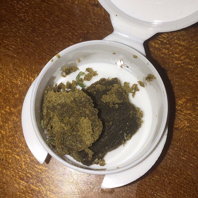 Freakys420's tweet photo. Wedding Cake Hash ! ๐๐๐ Amazing terps ! ๐ฅ๐ฅ๐ฅ
DM to get your membership for a nice club in Barcelona. ๐๐๐
#hash #canna #deuwi #cannabisclub #smokeweed #normalsiรงatousse #trichomes #morrocanhash #kush #haze #skunk #highlife #hightimes #gethigh #stoned #privateclub https://t.co/7bKAPcGNbS