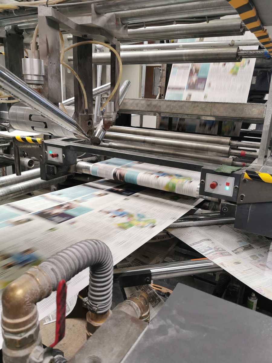 cmboret's tweet photo. Bordeaux demain se dessine là : le projet @nflorian33 sorti de rotatives aujourd'hui (dans une imprimerie situé à quelques km de Bordeaux ; papier 100 % recyclé FSC, fabriqué en France) ; bientôt sur les marchés, dans les réunions et dans les boîtes aux lettres #municipales2020 https://t.co/O121KLwKBp
