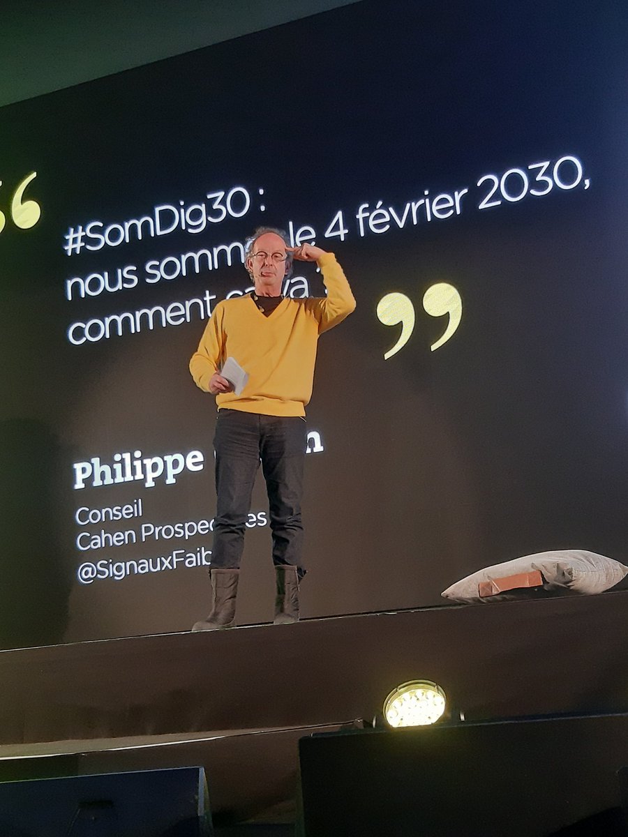 sommetsmeribel's tweet photo. Un vrai numéro de @SignauxFaibles pour nous plonger dans 10 ans
Il y aurait :
- la 6 G
- des navettes autonomes 
- des bébés extra utérus
- des bonnets en coton qui régulent la température 
- des protéines végétales ...
tout serait vegan sauf la fondue ... ouf
#SOMDIG20 https://t.co/E3CMXqZ8na