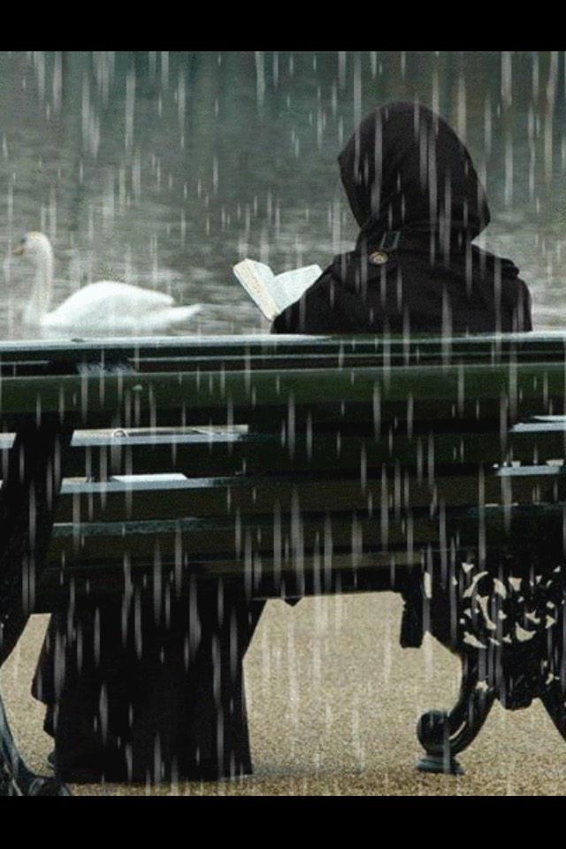 يااهل الحب ضيعت الدليل
الحقيقة غدت مثل الخيال
هو عدوي وهو اغلى خليل
شفت انا الظلم من بعض الدلال
يجرح القلب لو كانه جميل