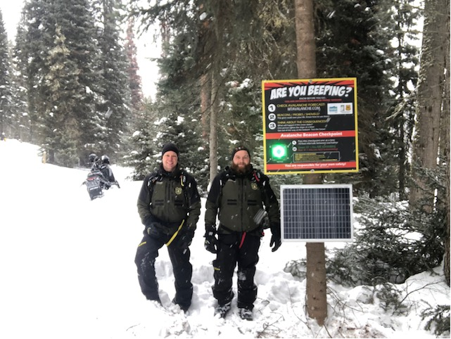 GNF_Avalanche's tweet photo. Montana State Parks worked with the backcountry snowmobile rangers in West Yellowstone to install a new beacon checker on the Lionhead Trail north of the highway. Great work to the team involved in this project!
Jim and Paul look stoked!
#getthegear #getthetraining #gnfacobs https://t.co/wZfiStkd34