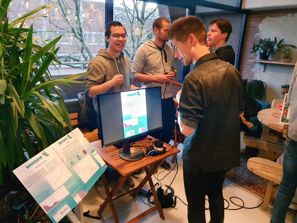 PLNT_Leiden's tweet photo. ICT-studenten van @HSLeidenNL en @mboRijnland presenteren mkb-opdrachten die zij afgelopen periode hebben uitgevoerd in regio #Leiden tijdens #smart071 ⚙💻 @Economie071 https://t.co/W8OTqxJrGY