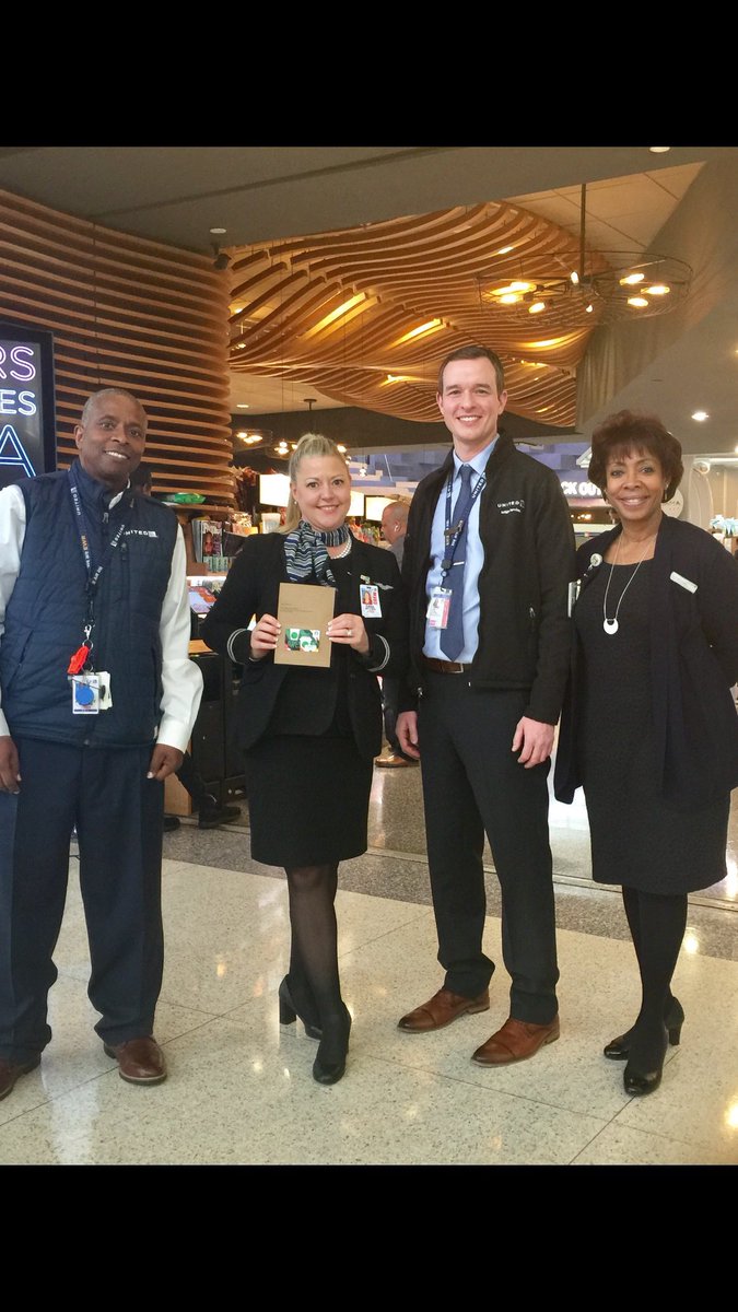 SulyHernandez7's tweet photo. Another perfect Flight Attendant Recognition for Dana McCuen! Thank you for representing United in full uniform compliance - #UALIFSbaseewr #beingunited @weareunited https://t.co/cpX71iF85G