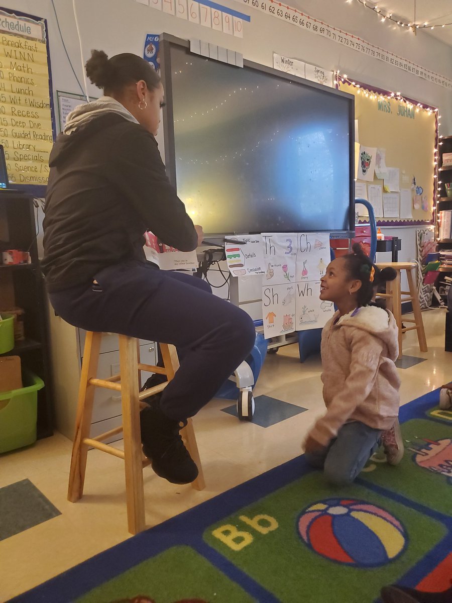 MeganJuhan's tweet photo. Another mystery reader today!! This one was extra special. Our guest today was a parent of one our students 💜💛 #KCIAproud #kciaacademy https://t.co/4KyHBPgHqA