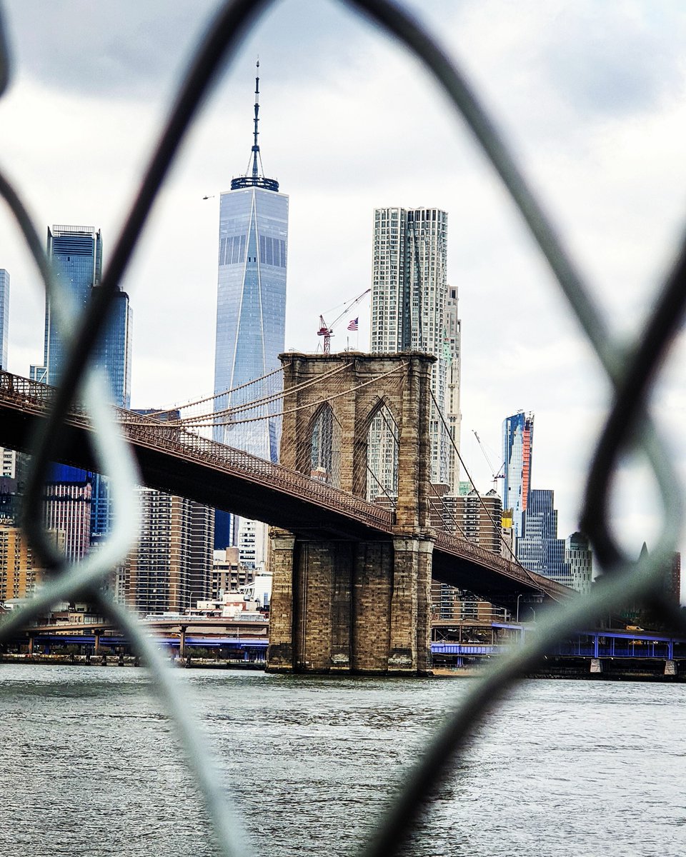 benacross's tweet photo. Another old picture, this one from November 2018. Looking back at Manhattan from Brooklyn. 
#samsung #newyork #nyc #manhattan #brooklyn #brooklynbridge #travel #worldtradecenter https://t.co/8NwtT8L6Ew