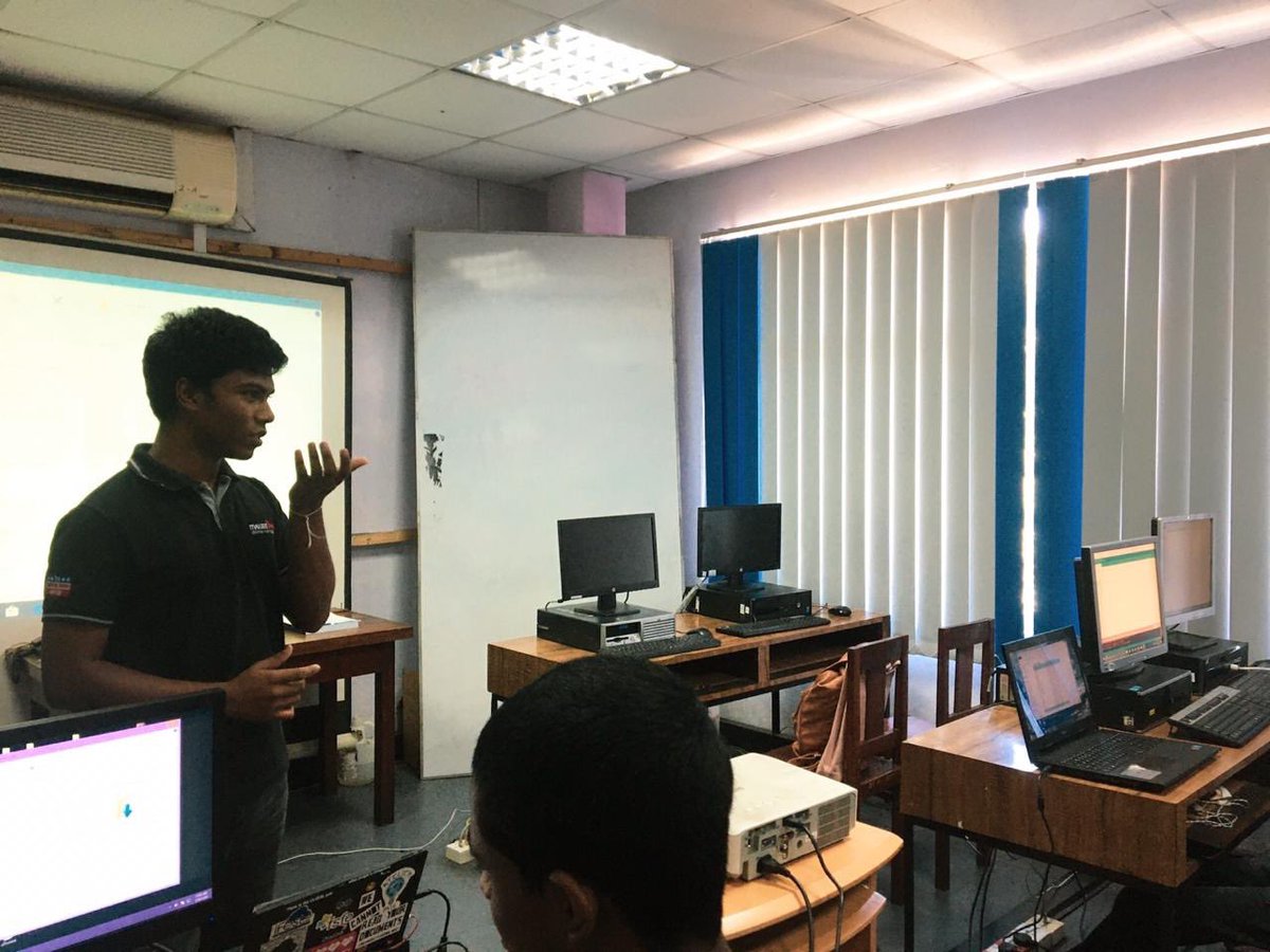 CoderDojoLK's tweet image. Dojo on Robotics and Arduino programming at SLT training center, Peradeniya #lka #coderdojolk #coderdojo