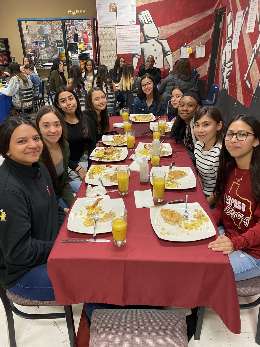 Coach_RHancock's tweet photo. A little breakfast before their day begins! #LadyAztecs #Family https://t.co/CRT56Ybl1i