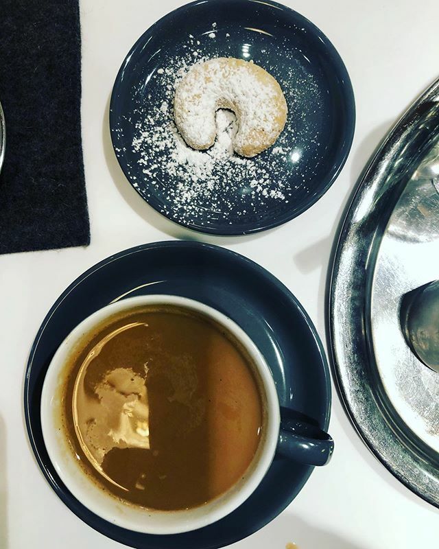 ThanePrince's tweet photo. Coffee and biscuit at the lovely Austrian place on Camden Passage @kipferl_london
So much to love here. Great cakes, good coffee and so much more: schnitzels, spätzle, strudels with whipped cream and goulash soup
#homemade
#simpleandperfect
#coffeeandb… https://t.co/s9nrkoWKgV https://t.co/0I1iYDHnAD