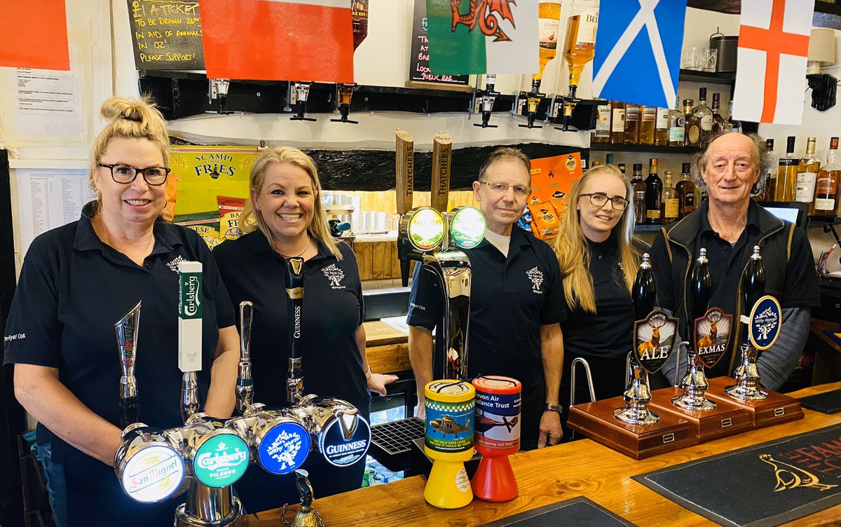 royaloakwithy's tweet photo. Today we had to have a small team pic with a few staff... we scrubbed up ok! 🤣 #oneteam #publife #exmoorlife #friendlybunch #greatteam https://t.co/wk26qJx7XX