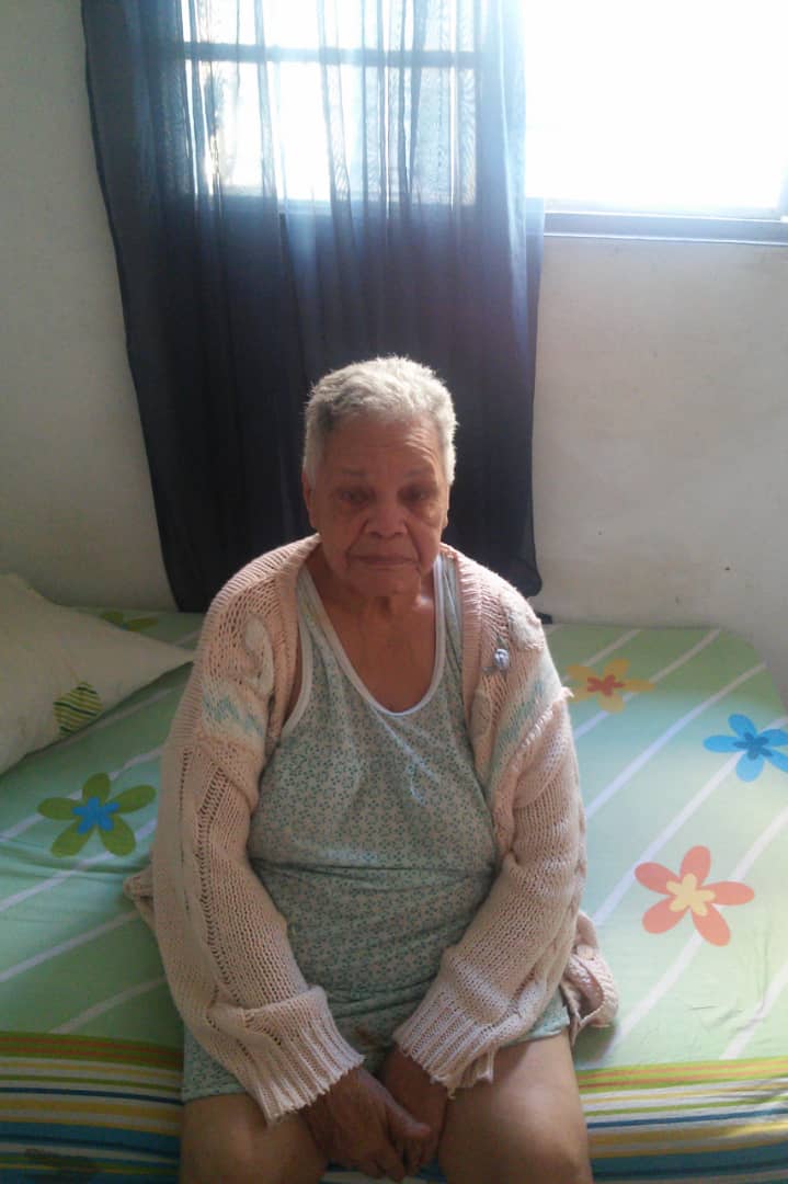 dar39ling's tweet photo. Mis ángeles, esta abuela la está pasando muy mal por no poder comprar sus medicamentos, será que la ayudamos #Catia #Urgente  @alexagomez2000 @8ardv @Farmarato #Donacion https://t.co/RwqU8FV2iM