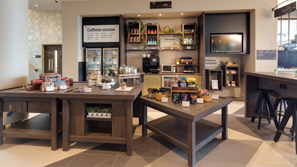 ❗ PIT STOP❗ 

keep refueled for your day ahead or even purchase some midnight munchies on your next stay 😋 

👉 bit.ly/2LHaCmN