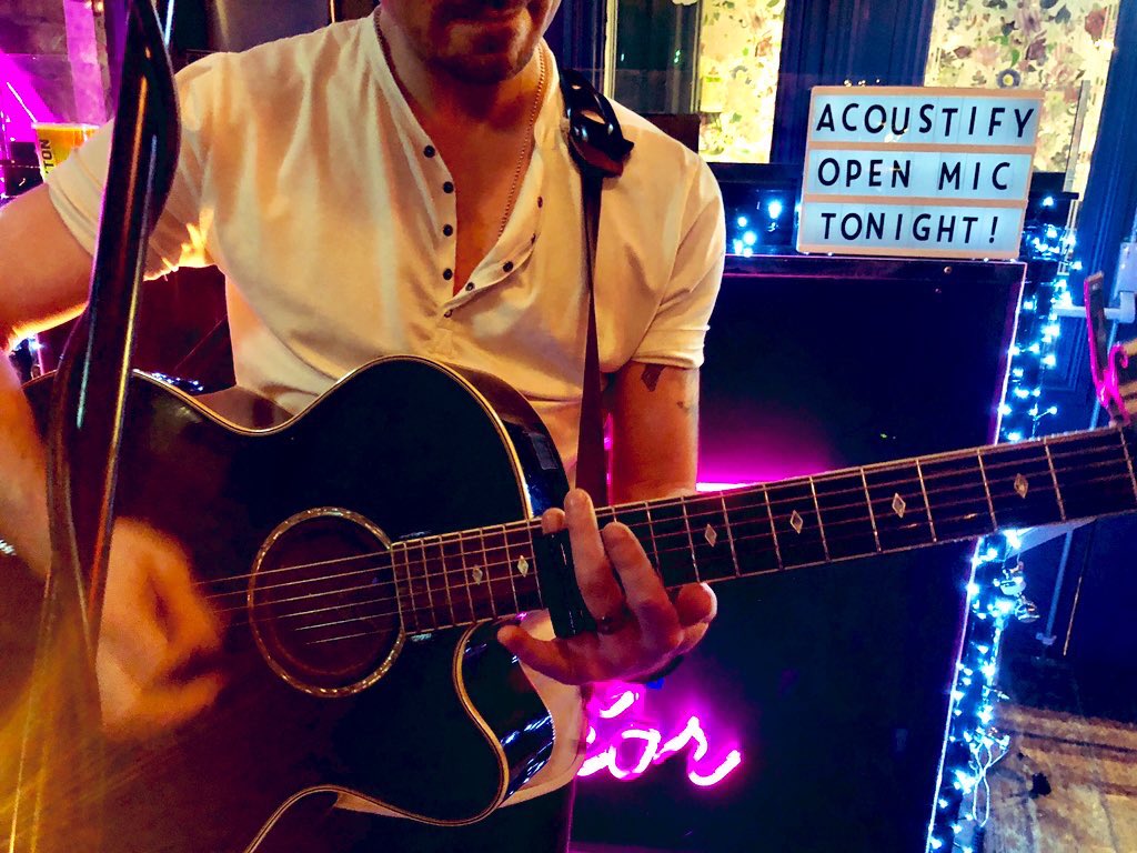 Open Mic Every Tuesday in #Clapham / #Brixton ~ open to all musicians ~ we supply #piano #guitar & #cajon ...U supply the talent! Hosted by @mikegillmusic ~ FREE PIZZA & BEER for musicians signing up at 8pm! #OpenMic #london #londonopenmic #acoustify #livemusic