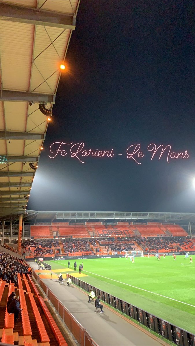 Flooww56's tweet photo. Victoire 4-2 on peut dormir tranquille 🧡🖤 #FCLLMFC #leader https://t.co/4ChdXYBQgB