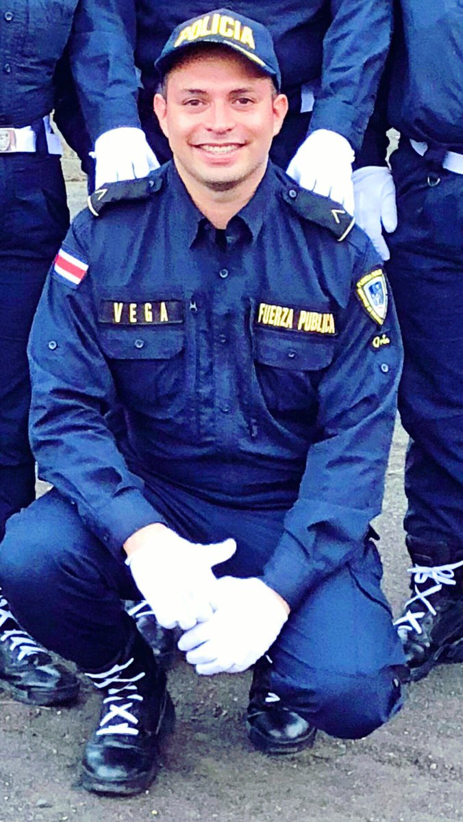 Elvega85's tweet photo. Gracias a Dios por la bendición de tener trabajo. Hoy 04 Febrero Celebro 12 años de Servicio a mi país orgulloso de llevar el uniforme de POLICÍA y ser parte de la familia azul
#OrgullodeServir #FamiliaAzul  #CostaRica  #Policías #Basico35 #Servicio   #Friends  #Compas  #Sigueme https://t.co/UMBtzUnkWy