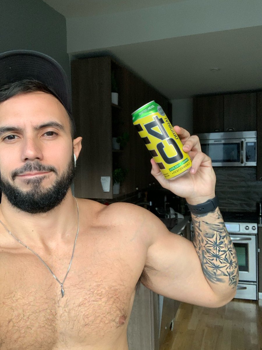 CarlosBrandt's tweet photo. Product placement 🤷🏻♂️
This is the pre workout I use btw 💪🏼 #C4OnTheGo https://t.co/XIlSEE7jOg