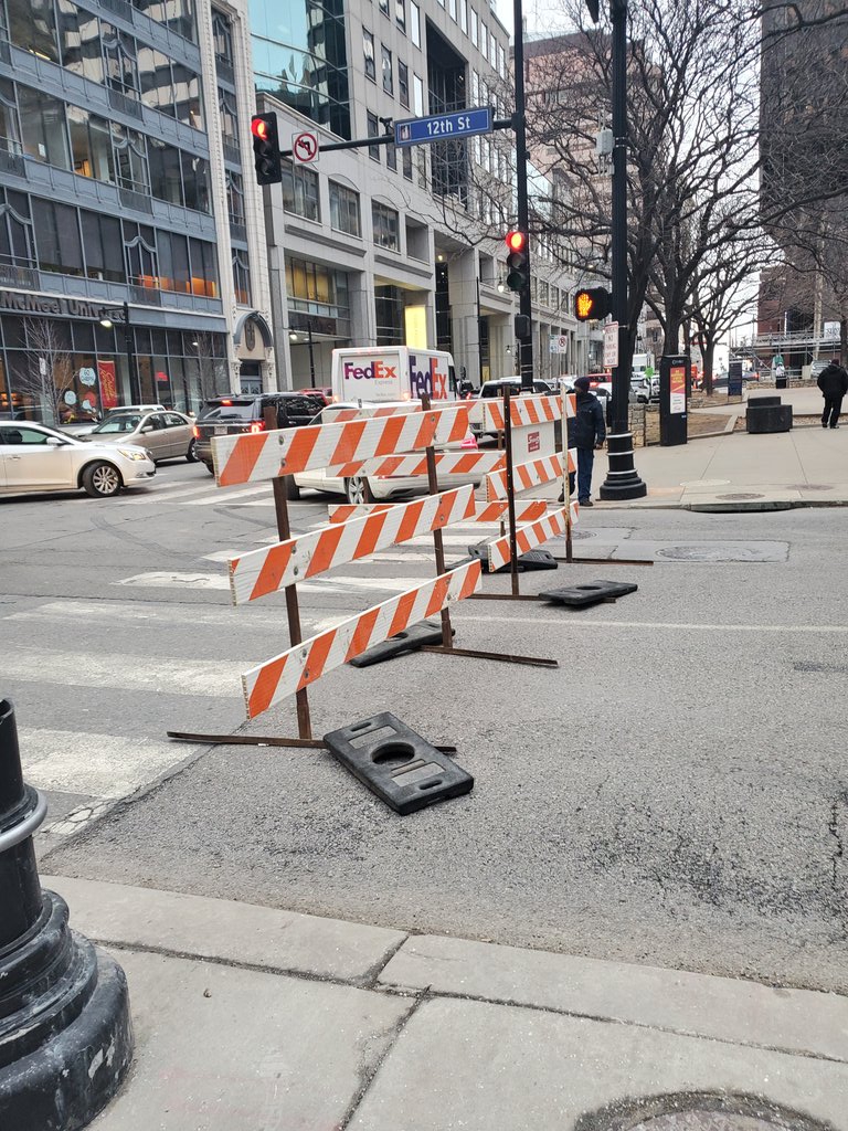 I know we haven't done a parade since the Royals championship but is this the best we could do in preparing for the Chiefs' parade? Blocking in thousands of downtown workers with only a couple of options to get east. #kcmo #downtown #chiefs