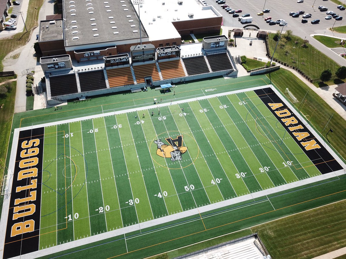DacovinY's tweet photo. Blessed to receive my first offer from Adrian college #GoBulldogs 🟡⚫️@coachbirdd @AdrianCollegeFB @BallOutKimball https://t.co/5obwOWLwMW