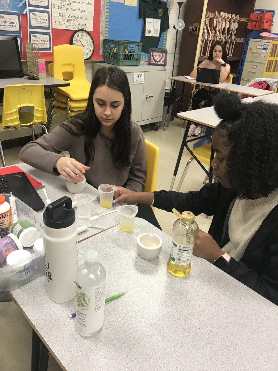 pfaoems's tweet photo. Celebrating CCS CTE Month with PFHS’s Academy of EMS!  We are    compounding in our Pharmacology section, formulating a liquid med from a solid! https://t.co/8BQYAG9PLF