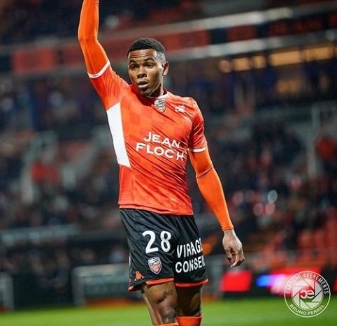 FcLorient560's tweet photo. Le niveau de Lauriente 🤯 il apporte tellement de percussion et de variétés devant ce soir, hyperactif. Il apporte une plus-value énorme. Belle adresse devant le but également. 🧡🖤
1 ⚽ 1 🎯 #FCLLMFC https://t.co/1Pr6iZtXe6