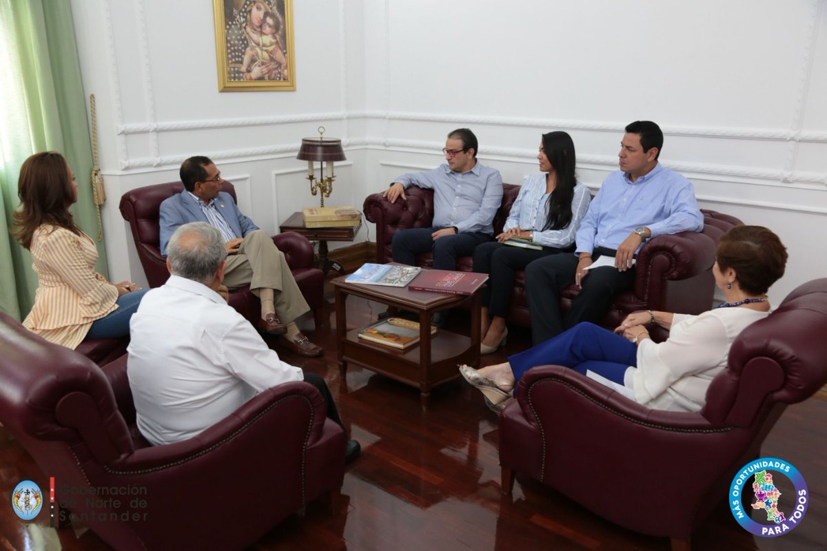 GoberNorte's tweet photo. Un eje transformador para el desarrollo de la región es la educación. Por eso, el Gobernador de Norte de Santander, Silvano Serrano, recibió en su despacho al rector de la Universidad Simón Bolívar, José Consuegra y al vicerrector de la sede Cúcuta, Carlos Corredor (Abro hilo) 👇 https://t.co/rHORmfjjyA