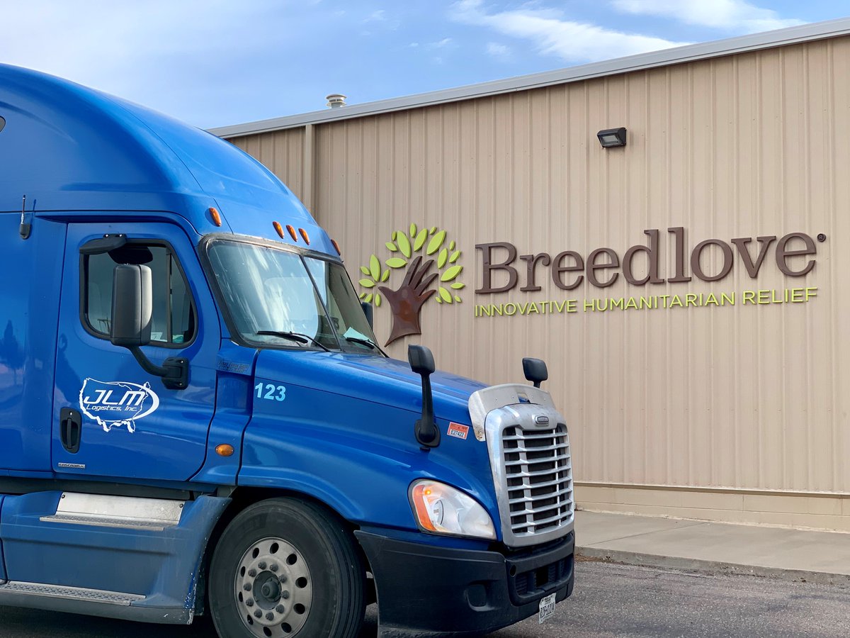 BreedloveFoods's tweet photo. Nearly 4 million servings are en route to our partner @NascentSol in Cameroon &amp; another 4 million to @Citihope for distribution in the Dominican Republic. That's nearly 8 million servings of food headed to those in need through the @USAID International Food Relief Partnership. https://t.co/vXoNuS84Xq