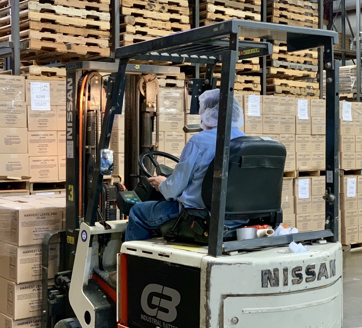 BreedloveFoods's tweet photo. Nearly 4 million servings are en route to our partner @NascentSol in Cameroon &amp; another 4 million to @Citihope for distribution in the Dominican Republic. That's nearly 8 million servings of food headed to those in need through the @USAID International Food Relief Partnership. https://t.co/vXoNuS84Xq