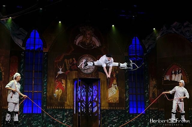 Grand Hotel – Stets zu Diensten!
Die neue Show im GOP Varieté - Theater Bonn

#hef-#Foto #Fotograf #photographer #deutschland #germany #NRW #bonn #igersgermany #igersnrw #igersbonn #ig_bonn #instabonn #bonnstagram #GOP #gopbonn #gopvariete #GrandHotel #w… ift.tt/2RXCjdM