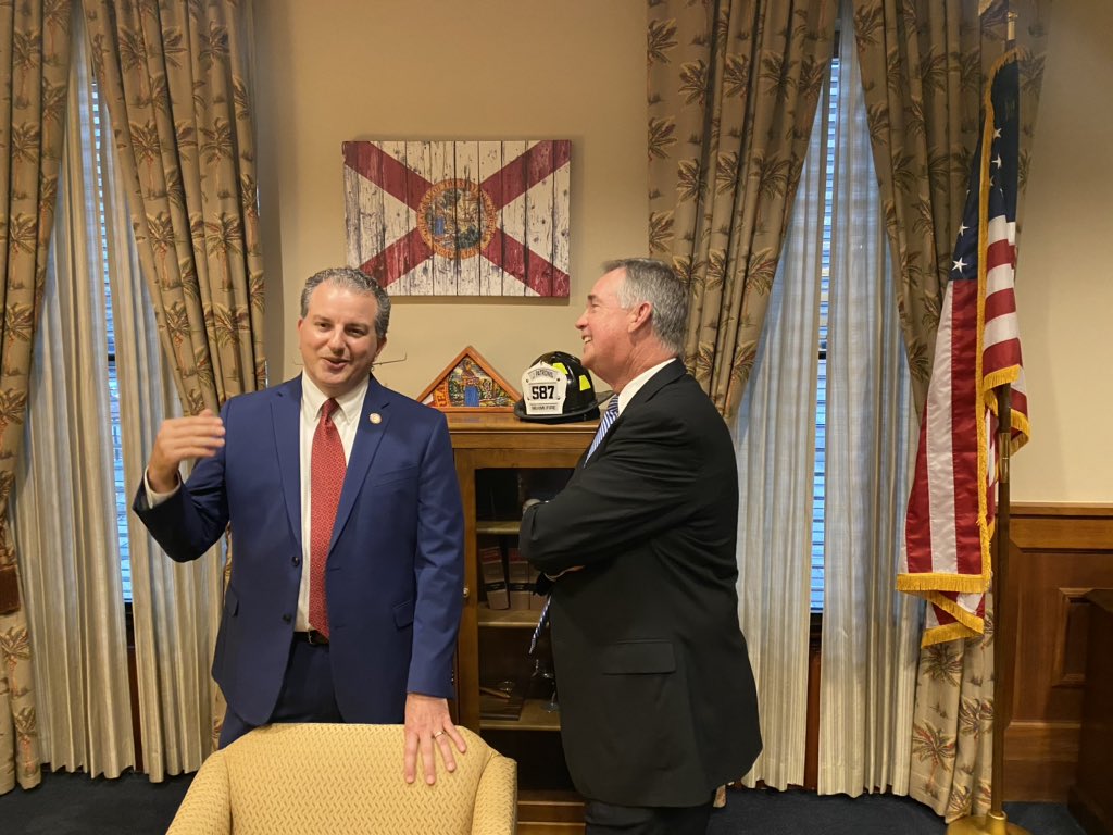 It’s CFO week at the Capitol. Catching up with <a href="/JeffAtwater/">Jeff Atwater</a> is always a pleasure. #flapol